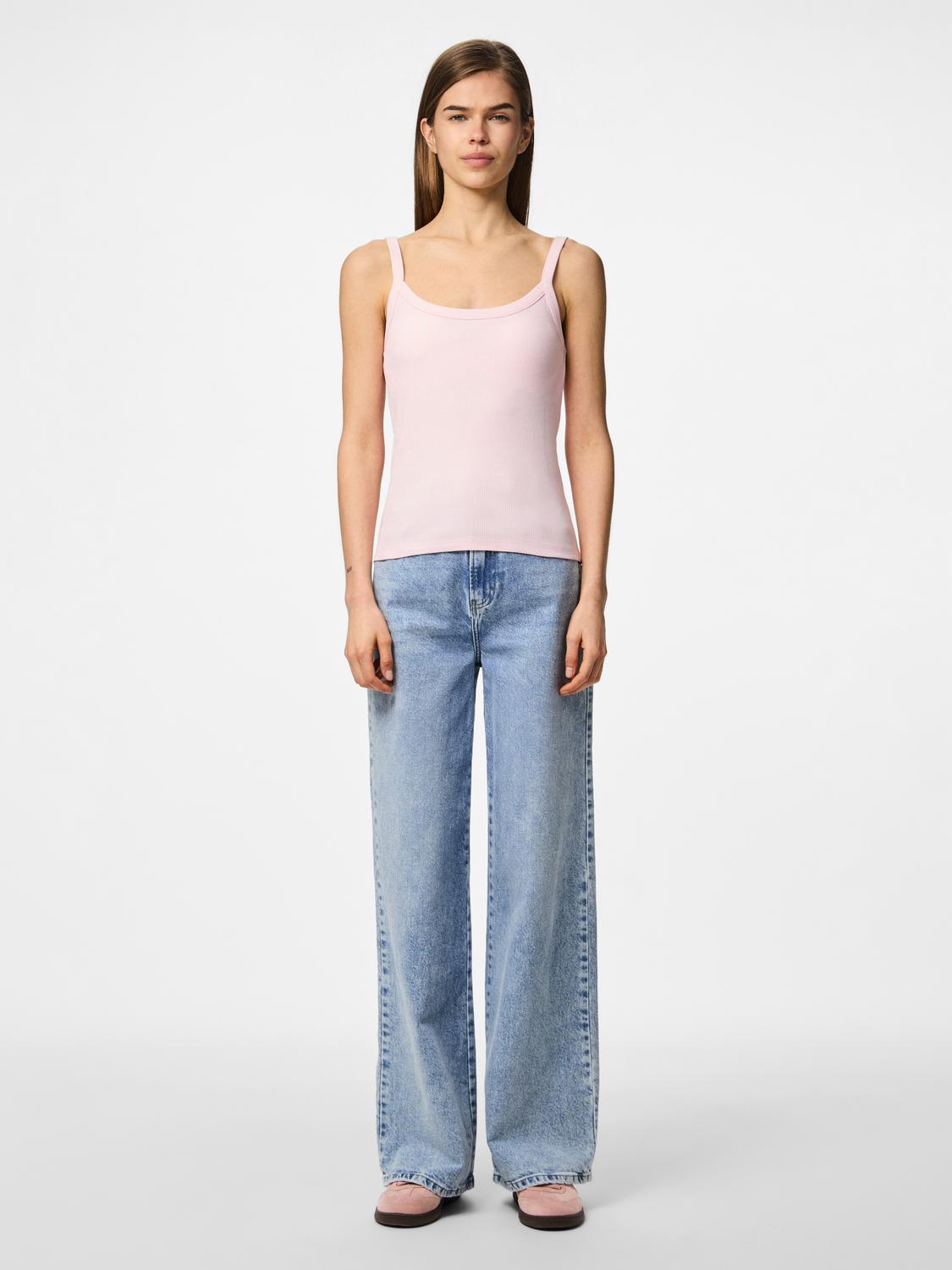 model_shot-front_full